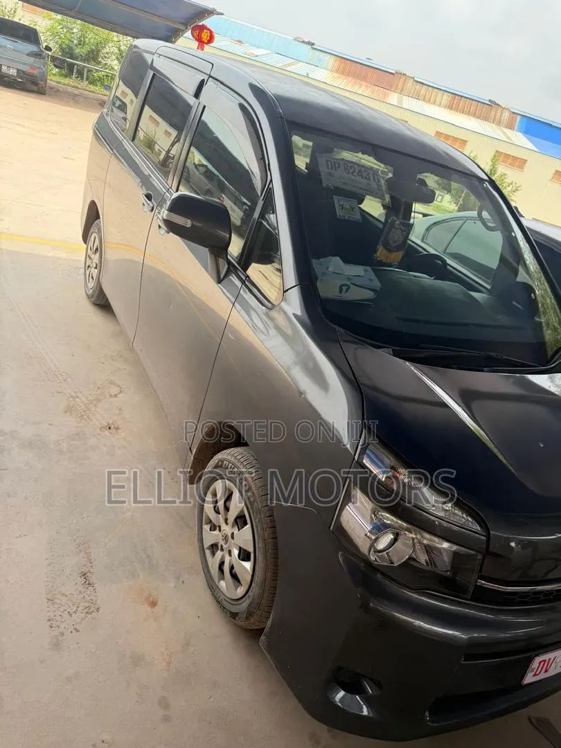 Toyota Voxy 2013 Black