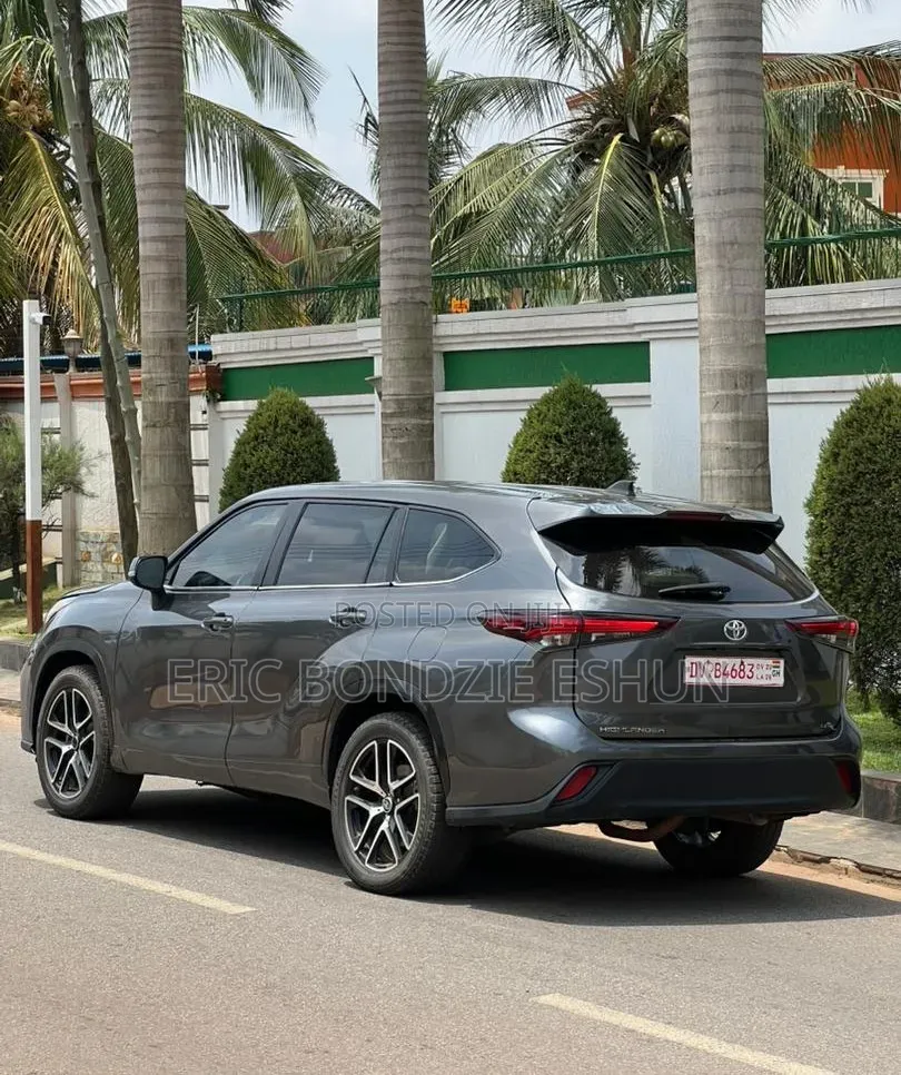 Toyota Highlander LE FWD 2024 Gray
