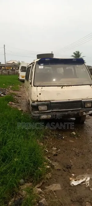 Nissan Caravan (Urvan) 1991 White