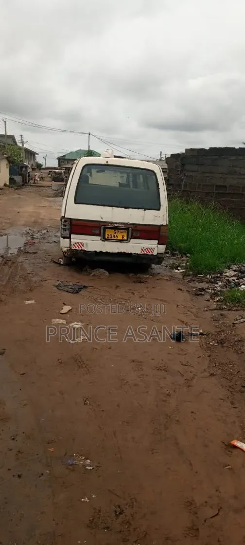 Nissan Caravan (Urvan) 1991 White