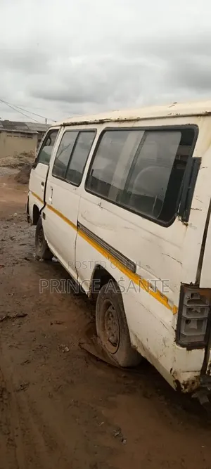 Nissan Caravan (Urvan) 1991 White