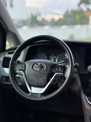 Toyota Sienna XLE 7 AWD 2020 Black