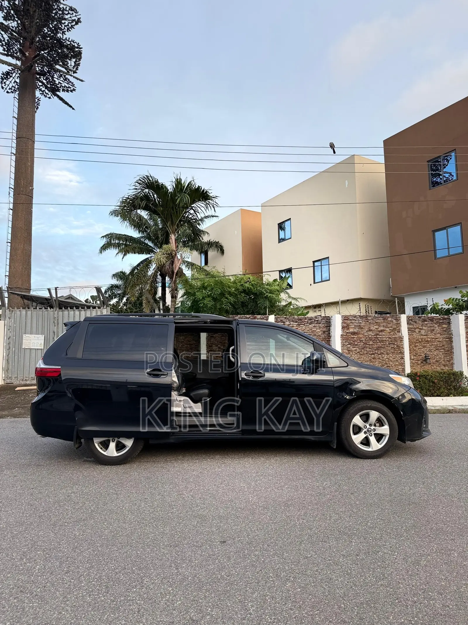 Toyota Sienna XLE 7 AWD 2020 Black