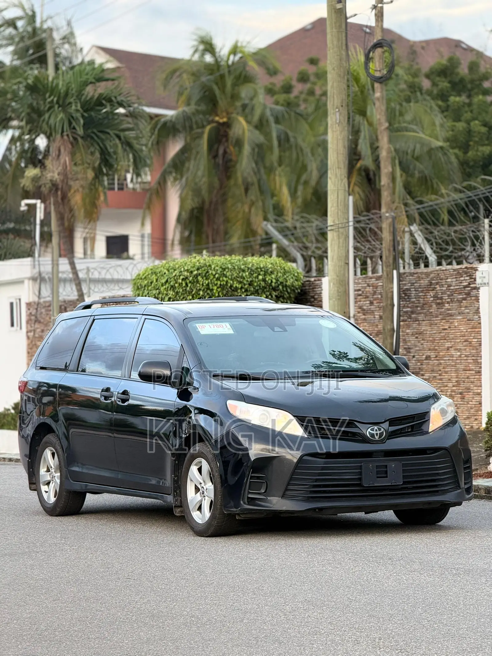 Toyota Sienna XLE 7 AWD 2020 Black