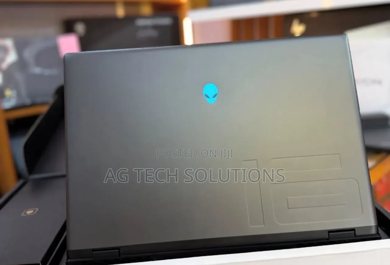 New Laptop Alienware M16 R2 16GB Intel Core Ultra 7 SSD 1T