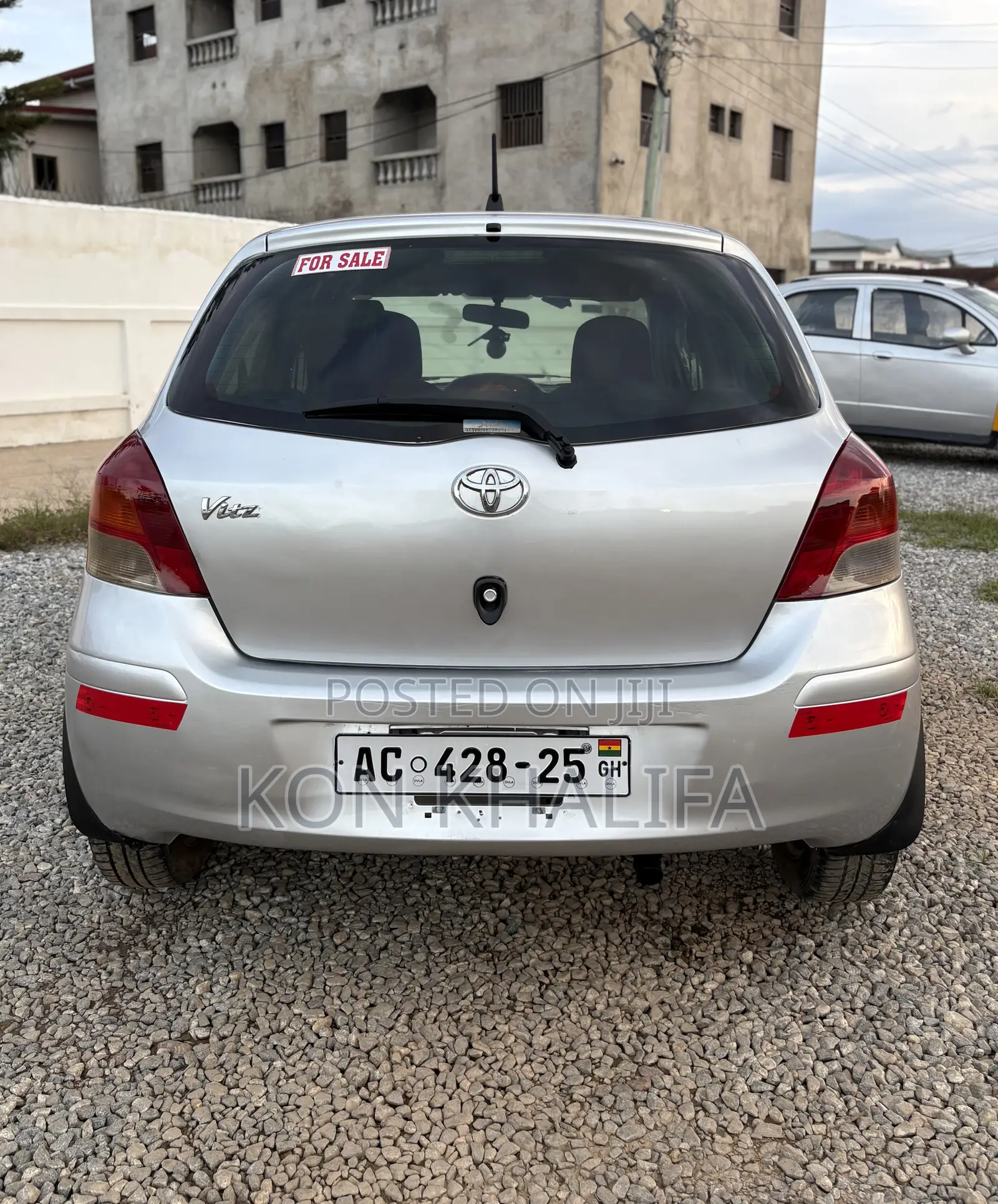 Toyota Vitz 1.3 FWD 3dr 2010 Silver