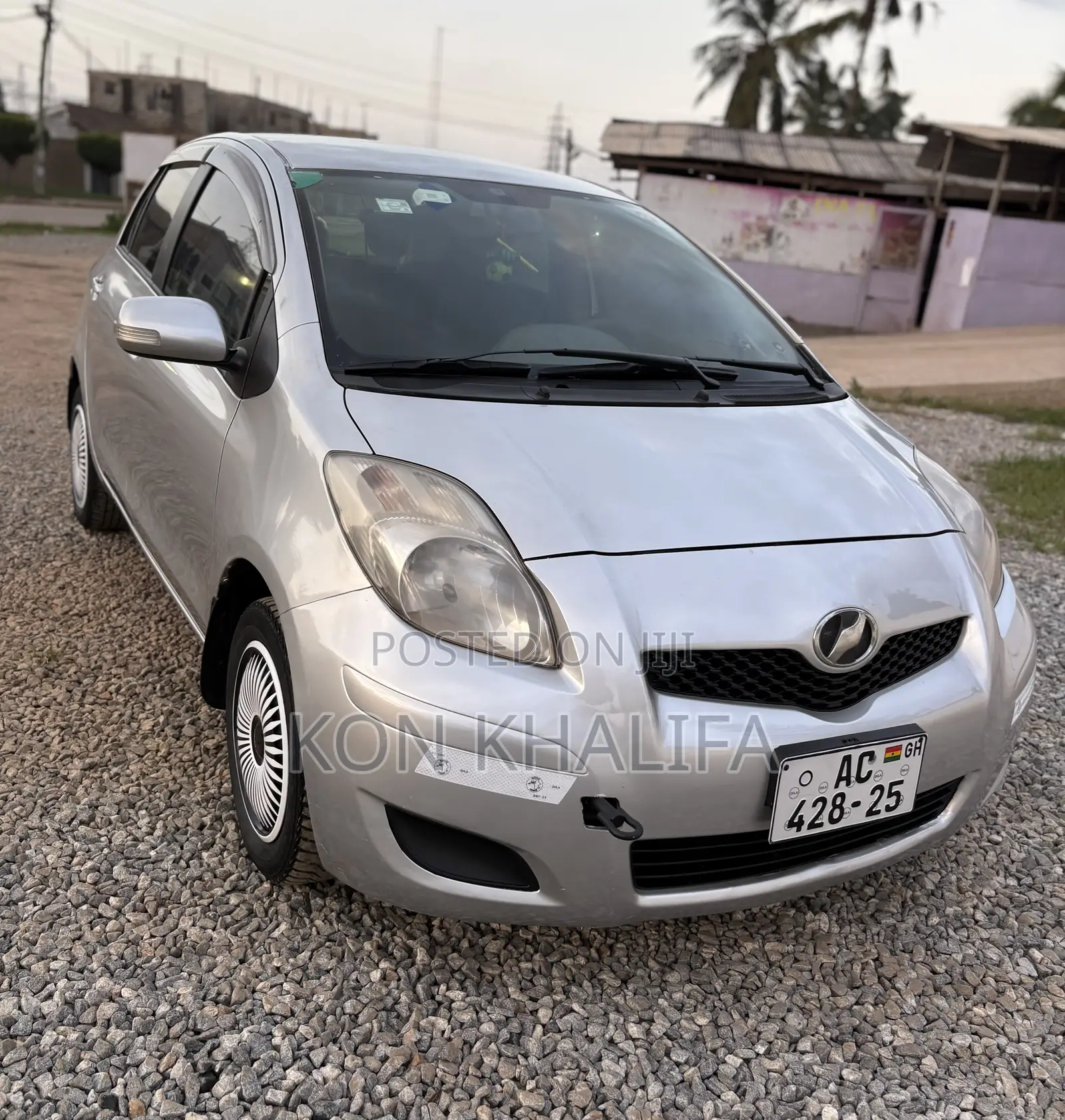 Toyota Vitz 1.3 FWD 3dr 2010 Silver