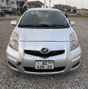 Toyota Vitz 1.3 FWD 3dr 2010 Silver