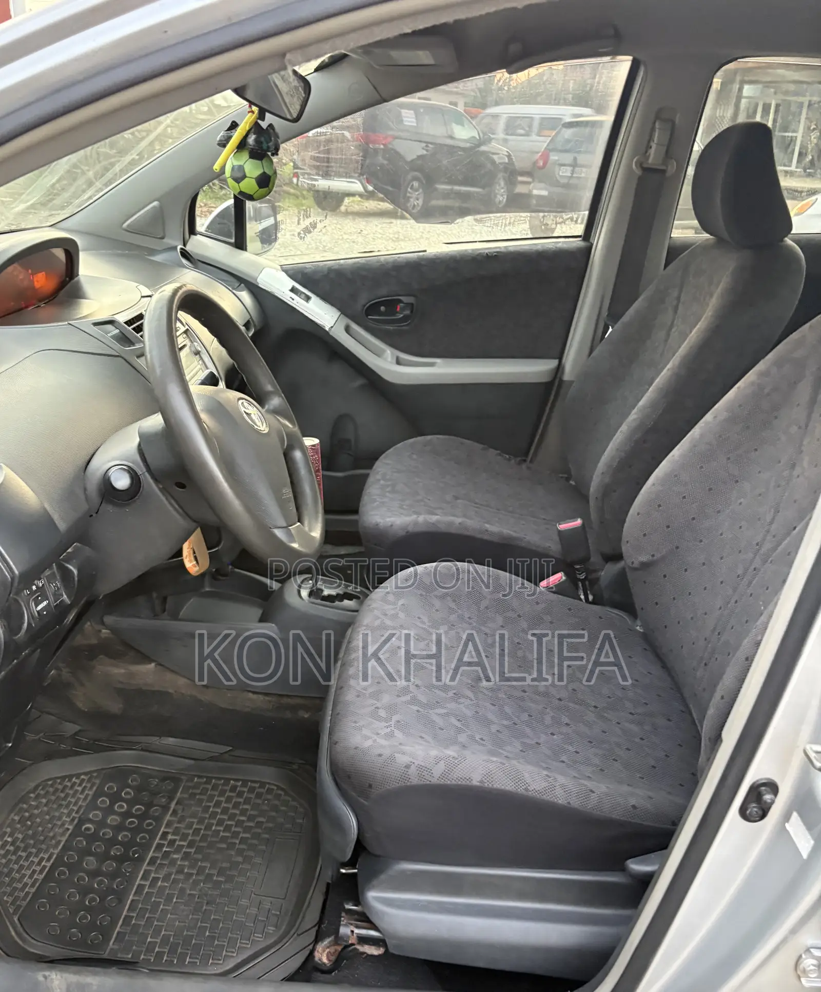 Toyota Vitz 1.3 FWD 3dr 2010 Silver