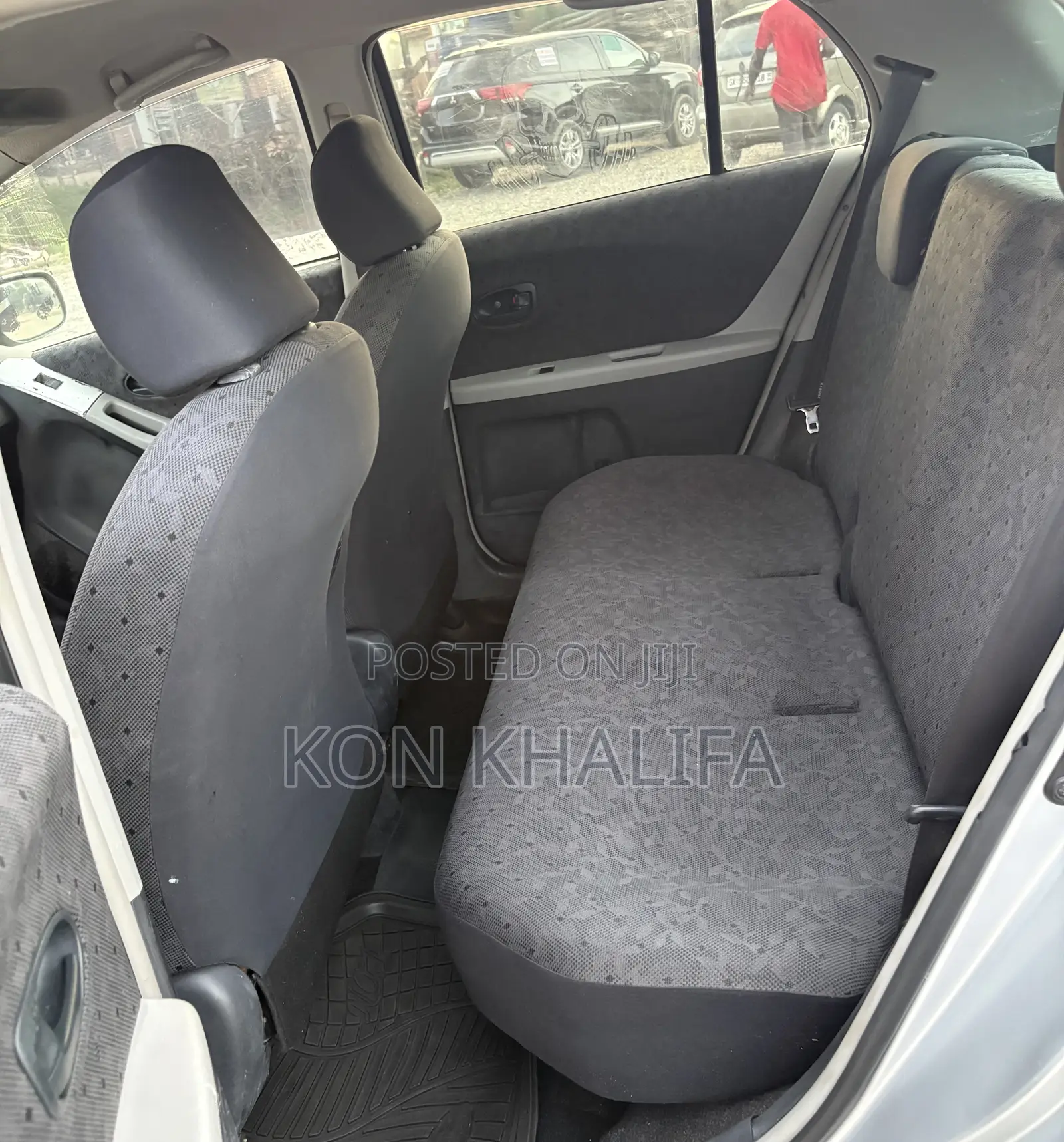 Toyota Vitz 1.3 FWD 3dr 2010 Silver