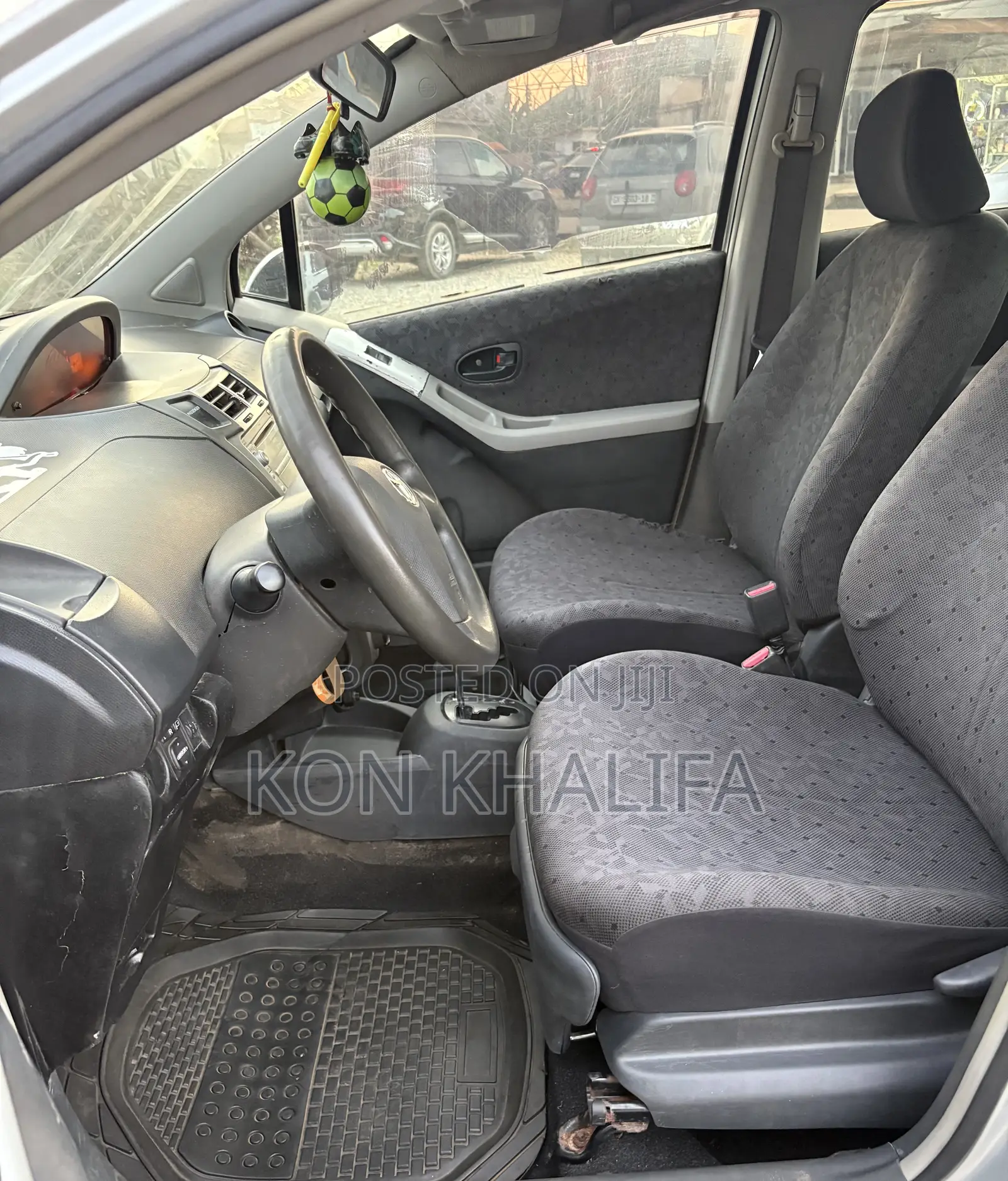 Toyota Vitz 1.3 FWD 3dr 2010 Silver