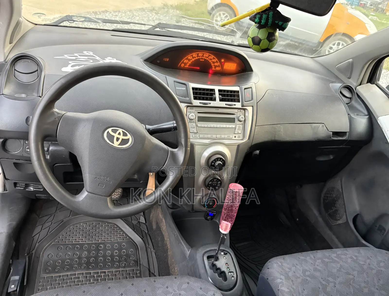 Toyota Vitz 1.3 FWD 3dr 2010 Silver