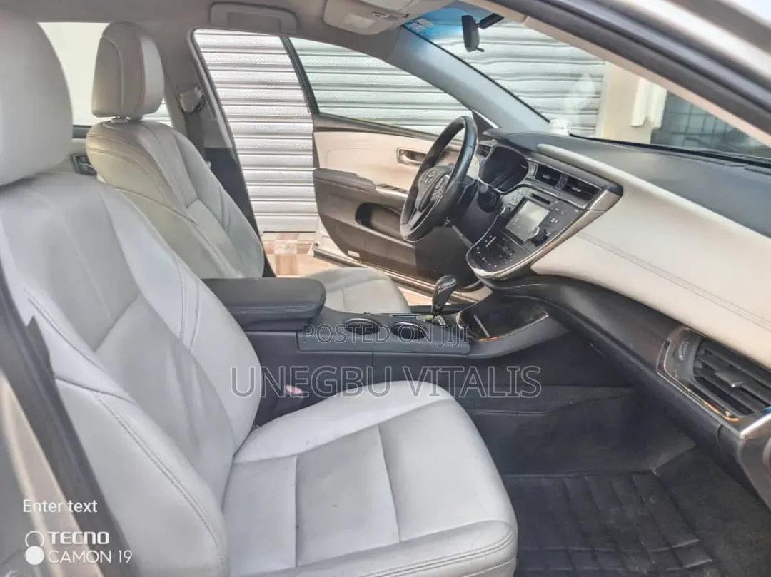 Toyota Avalon Limited FWD Sedan (3.6L 6cyl 6A) 2016 Silver