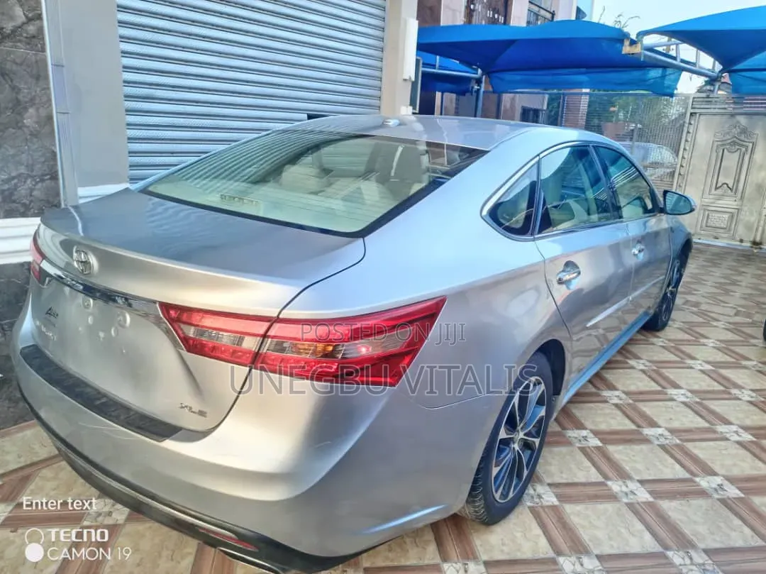 Toyota Avalon Limited FWD Sedan (3.6L 6cyl 6A) 2016 Silver