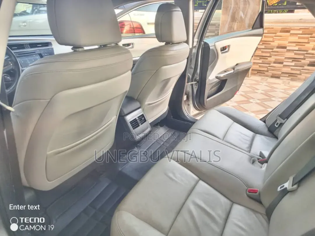 Toyota Avalon Limited FWD Sedan (3.6L 6cyl 6A) 2016 Silver