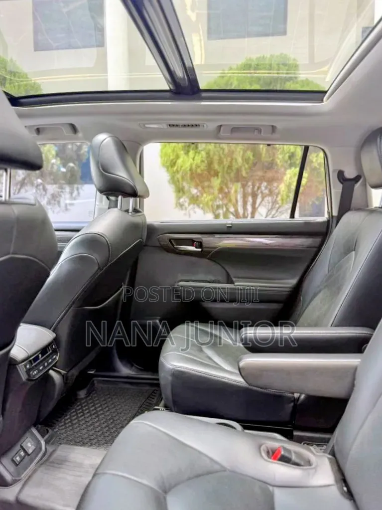 Toyota Highlander 2021 Blue