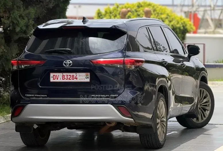 Toyota Highlander 2021 Blue