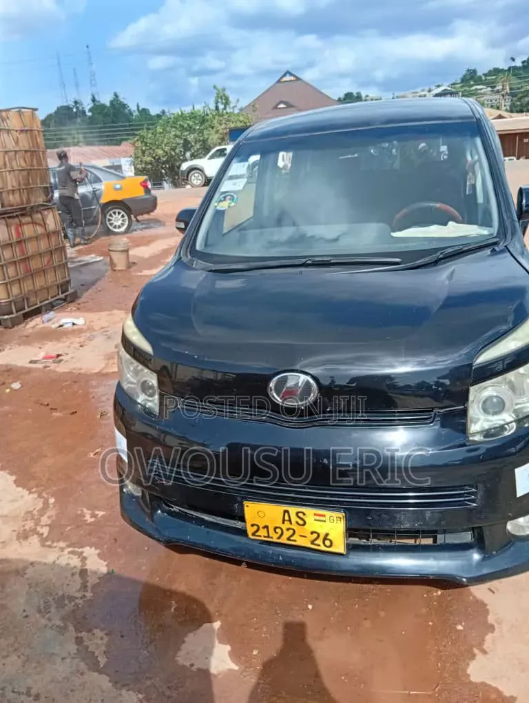 Toyota Voxy 2013 Black