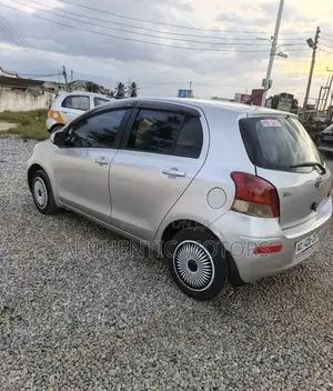Toyota Vitz 2010 Silver