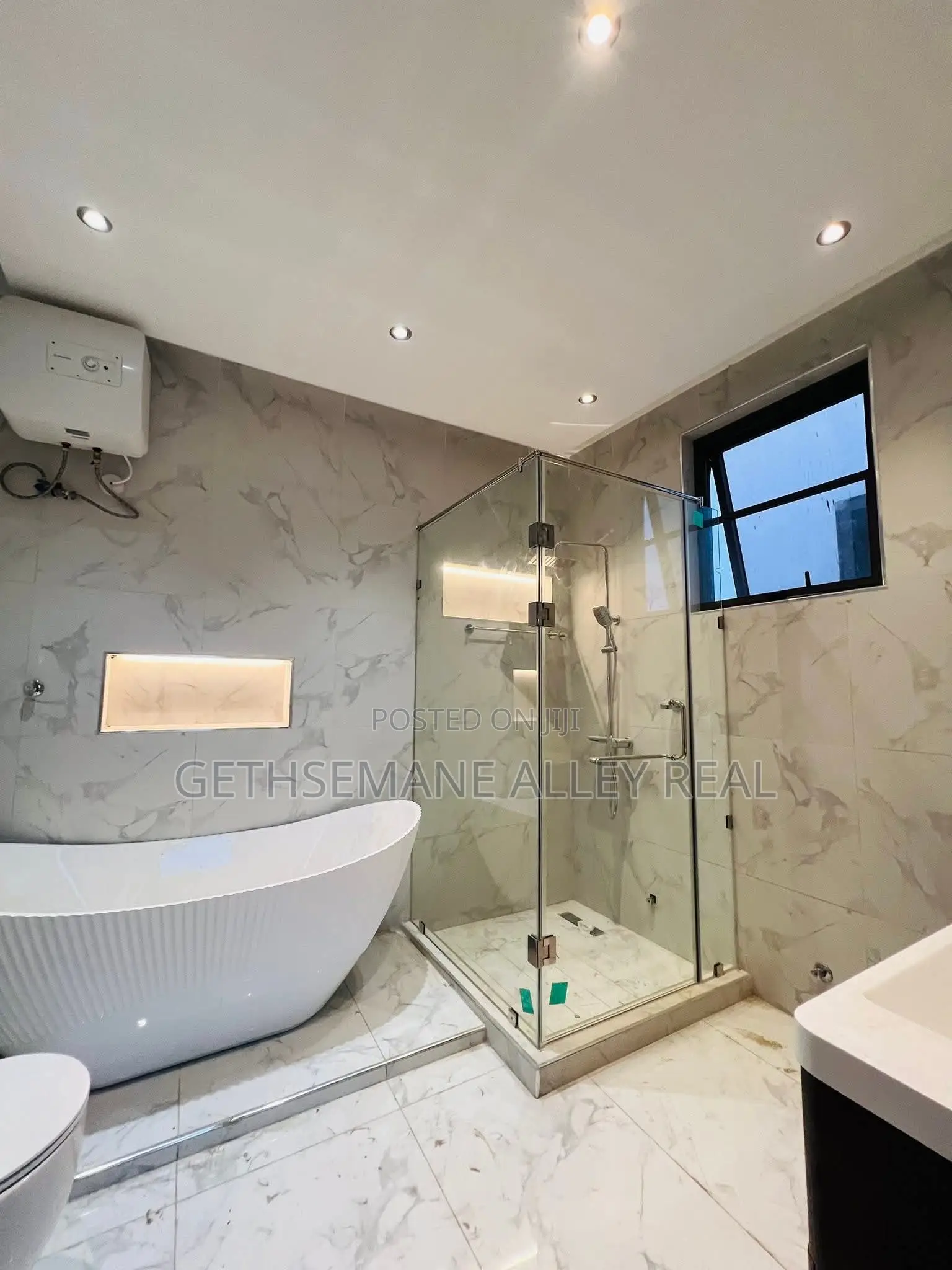 3bdrm House in Ashaley Botwe for sale