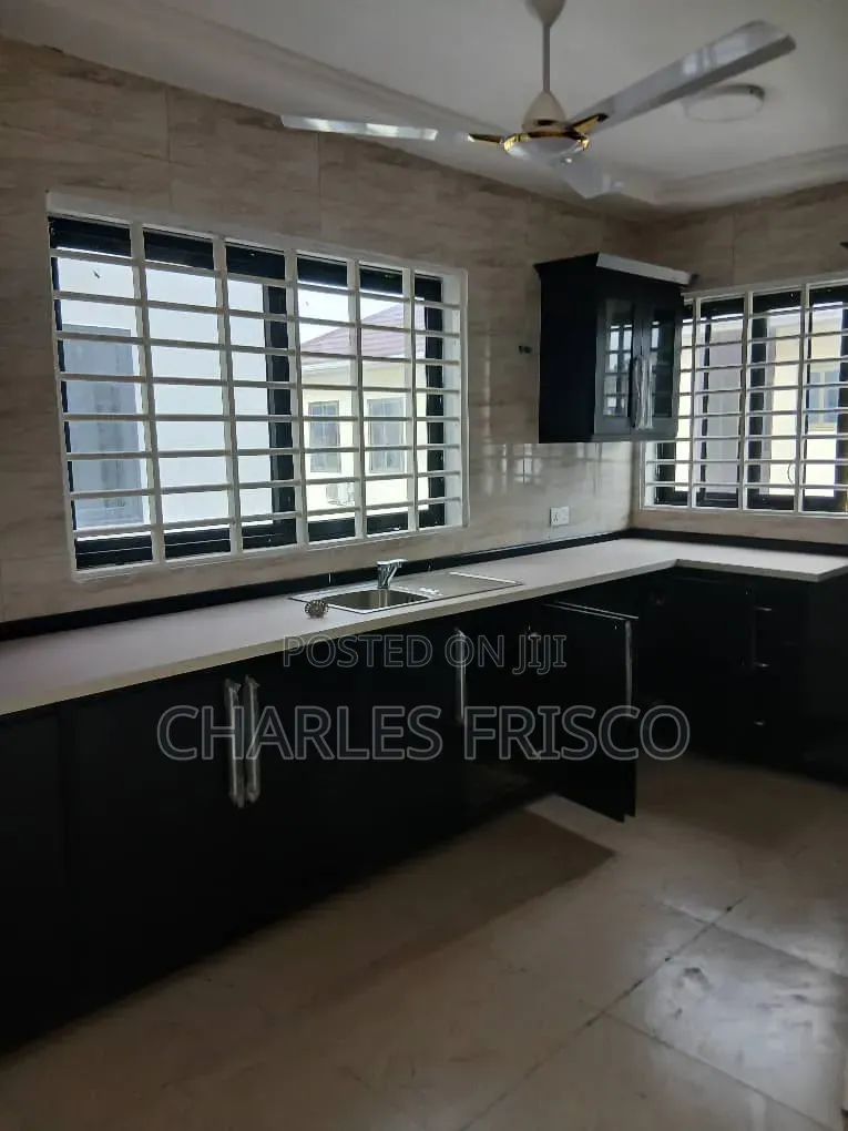 2bdrm Apartment in Fast Rent Agency, American House for rent