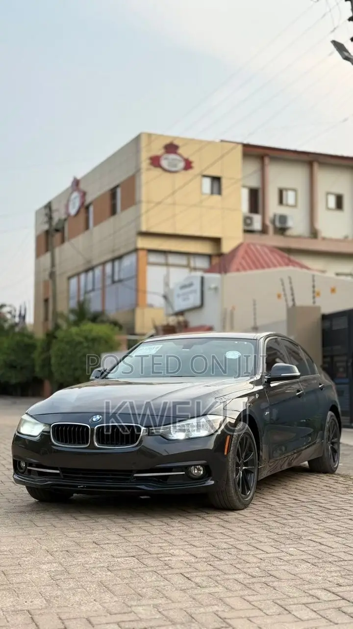 BMW 320i Sedan RWD 2016 Black