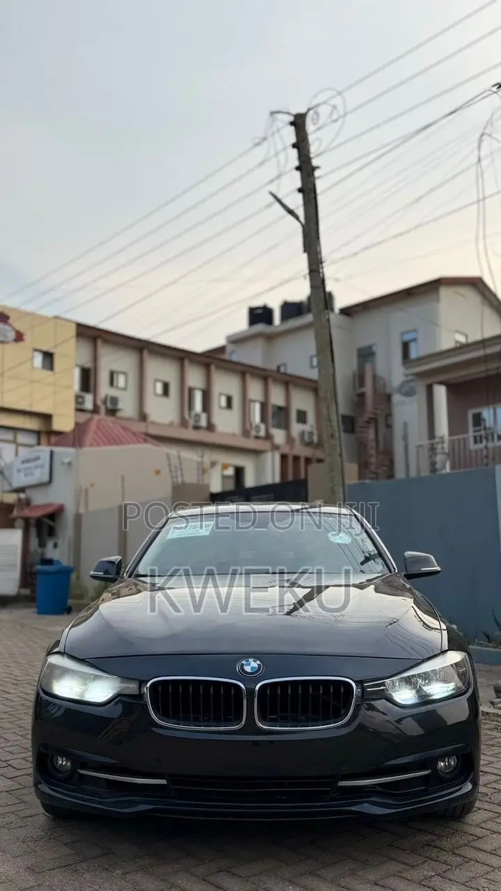 BMW 320i Sedan RWD 2016 Black