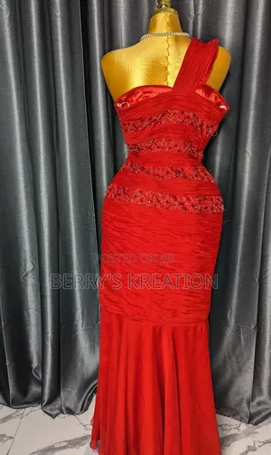 Luxury Red Gown With Stones