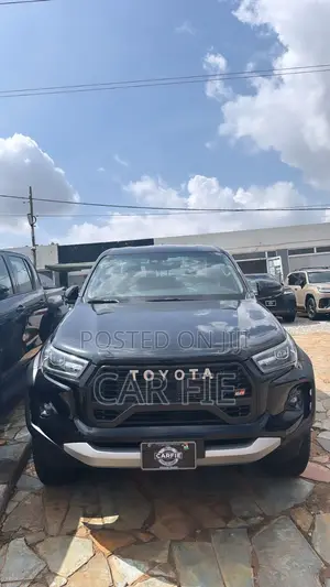 New Toyota Hilux 2025 Black
