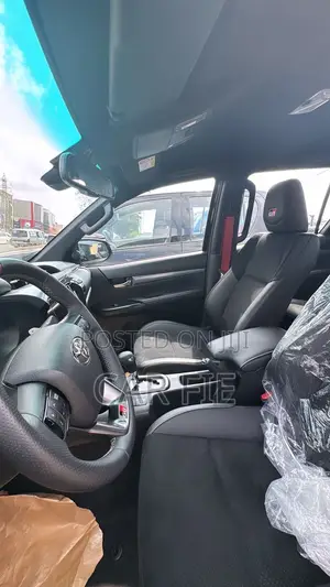 New Toyota Hilux 2025 Black