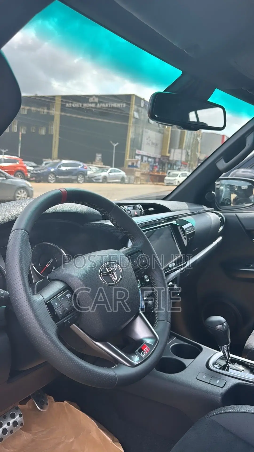 New Toyota Hilux 2025 Black