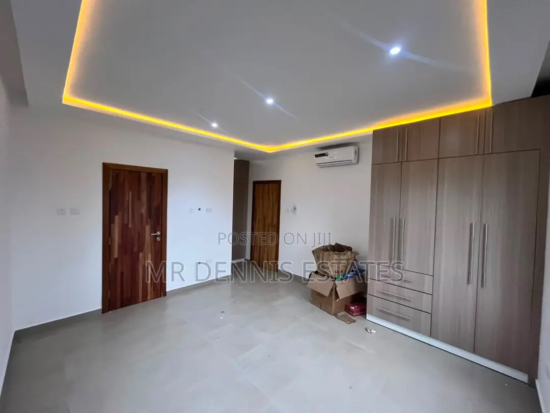 4bdrm Townhouse / Terrace in Eastt Legon, Boundary Road Area for rent