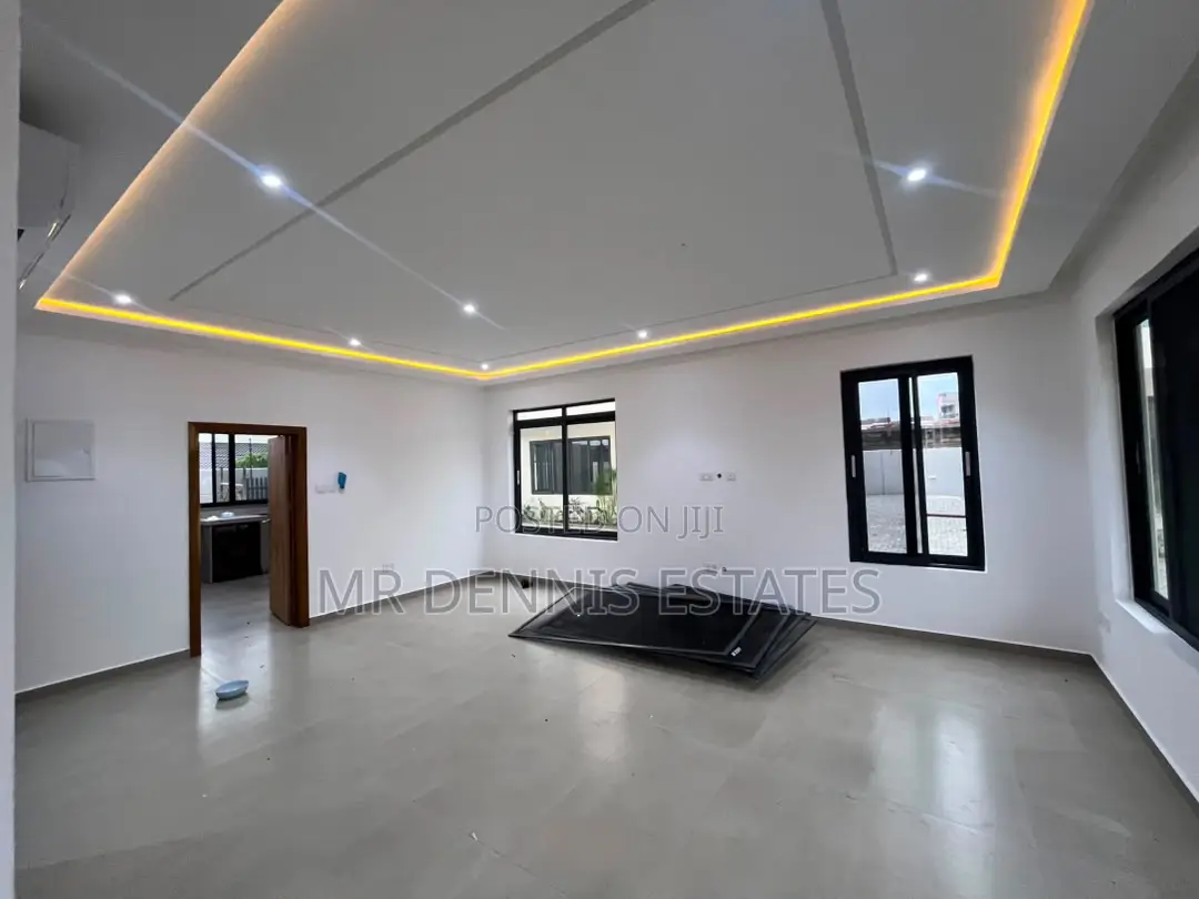 4bdrm Townhouse / Terrace in Eastt Legon, Boundary Road Area for rent
