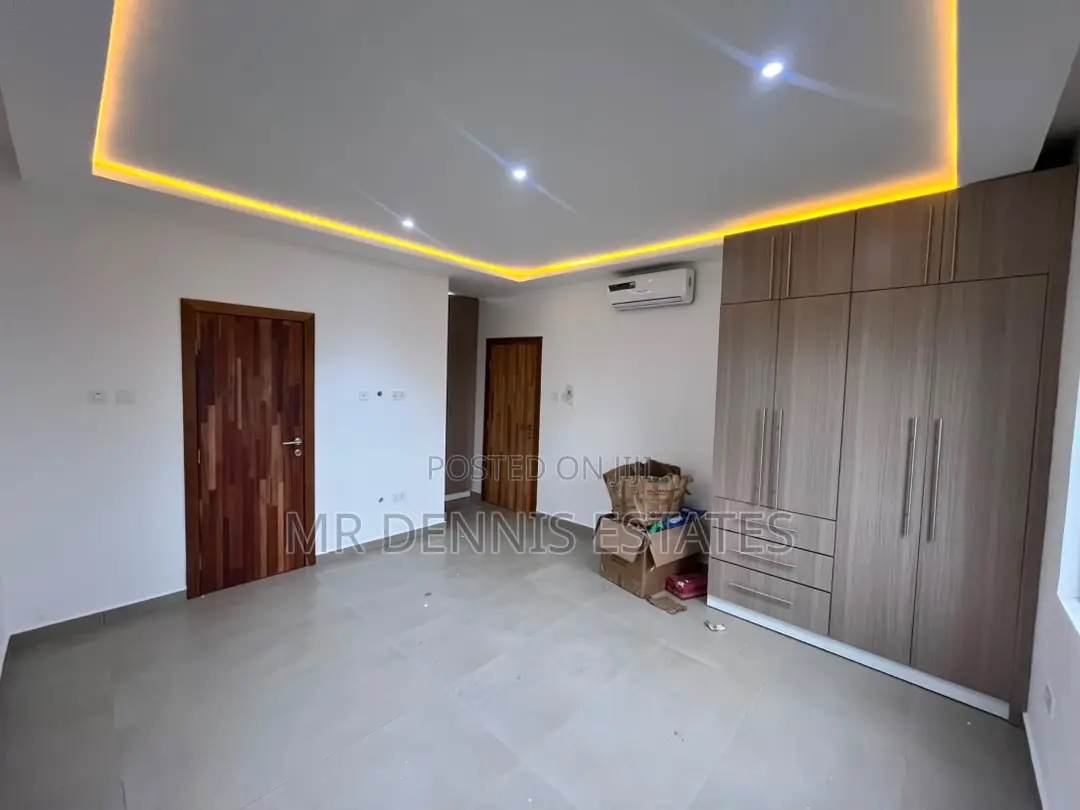 4bdrm Townhouse / Terrace in Eastt Legon, Boundary Road Area for rent