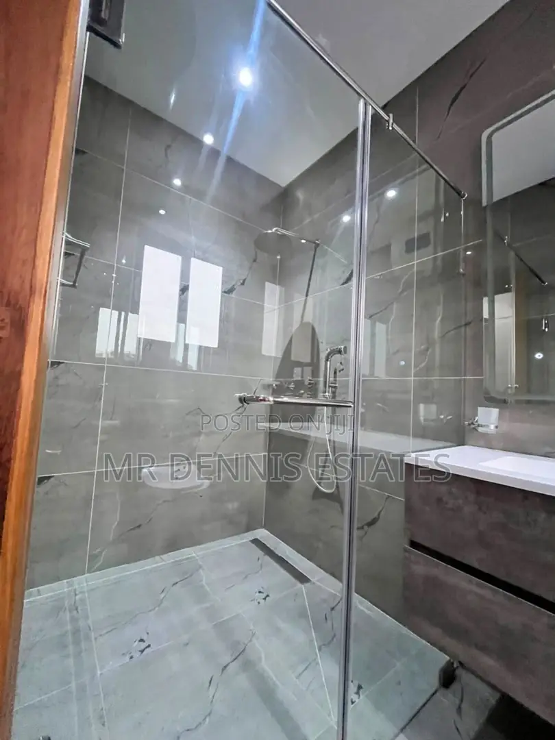 4bdrm Townhouse / Terrace in Eastt Legon, Boundary Road Area for rent