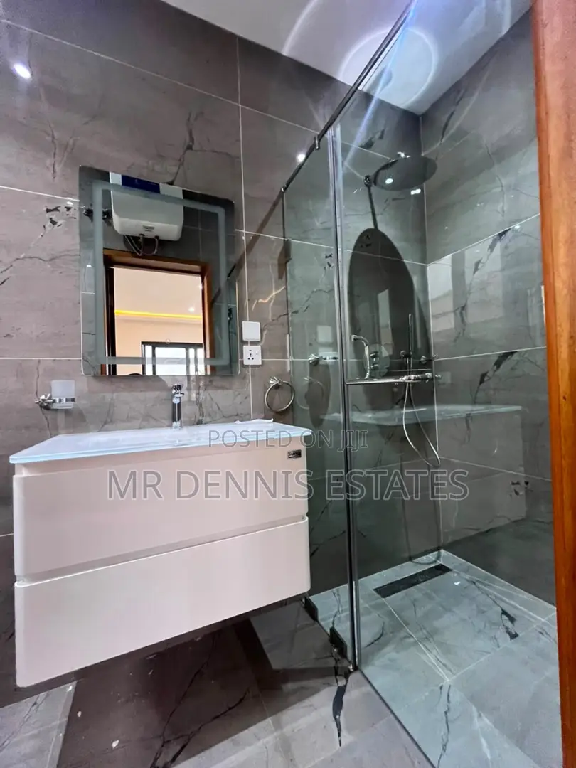 4bdrm Townhouse / Terrace in Eastt Legon, Boundary Road Area for rent