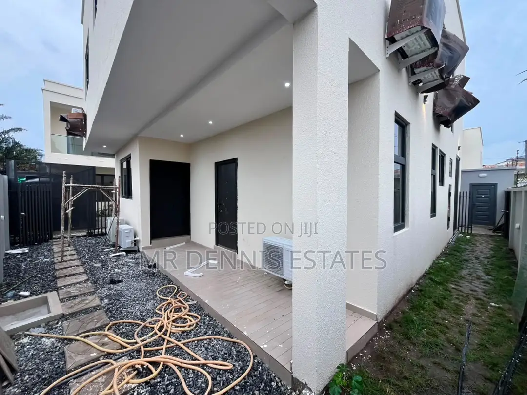 4bdrm Townhouse / Terrace in Eastt Legon, Boundary Road Area for rent