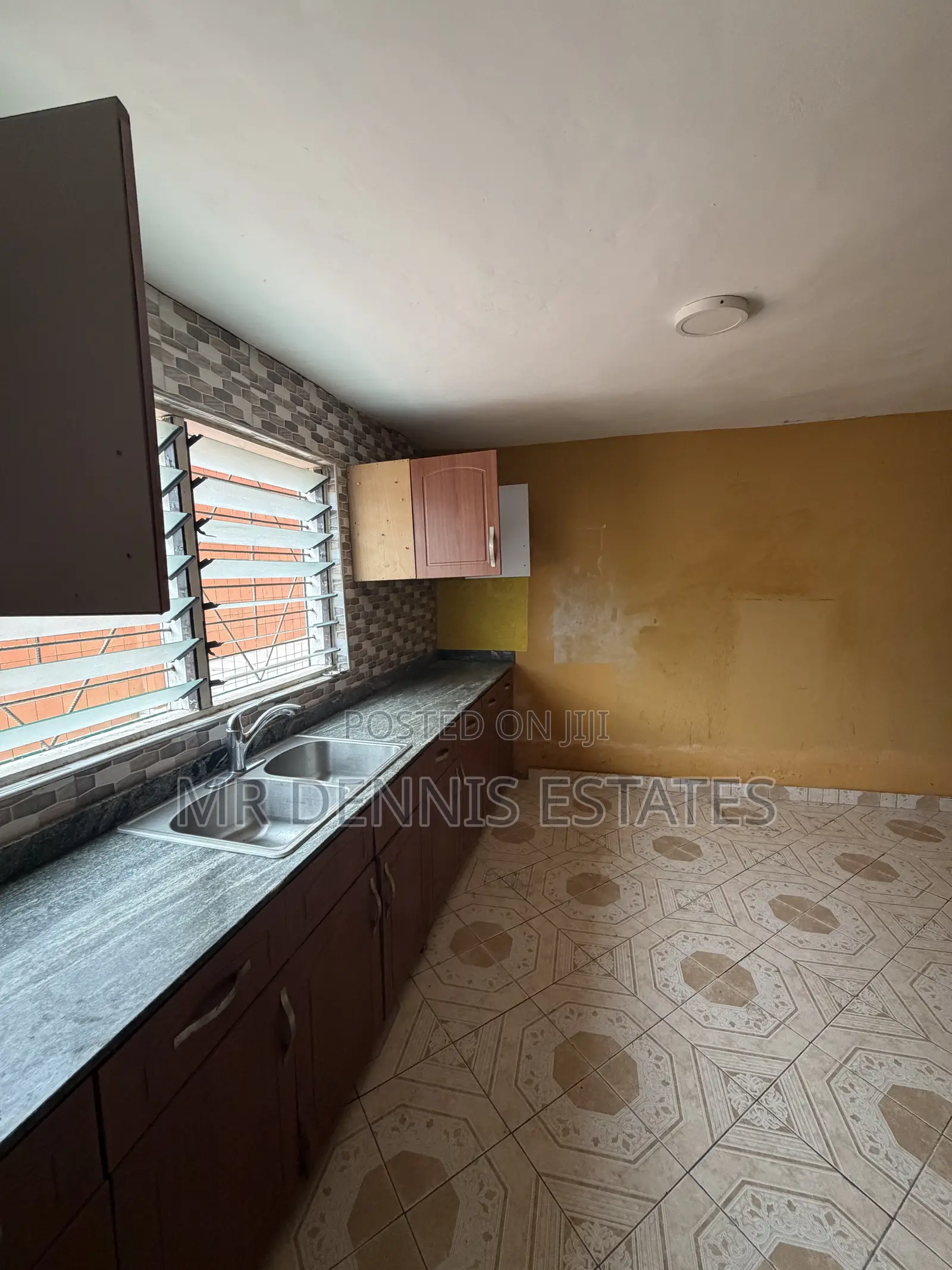 3bdrm Apartment in Weija Old Barrier for rent