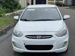 Hyundai Accent SE Hatchback 2017 White