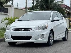 Hyundai Accent SE Hatchback 2017 White
