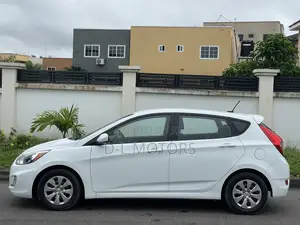 Hyundai Accent SE Hatchback 2017 White