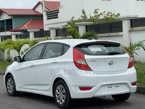 Hyundai Accent SE Hatchback 2017 White