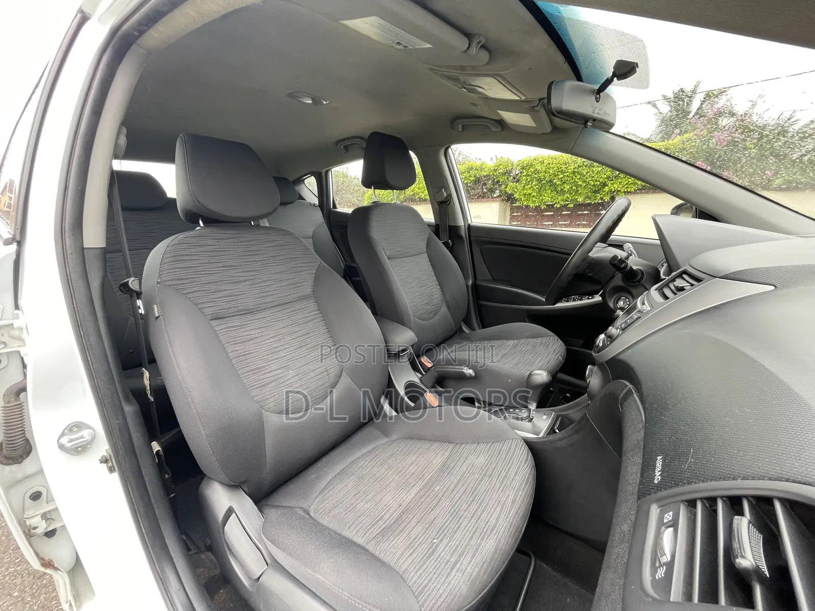 Hyundai Accent SE Hatchback 2017 White