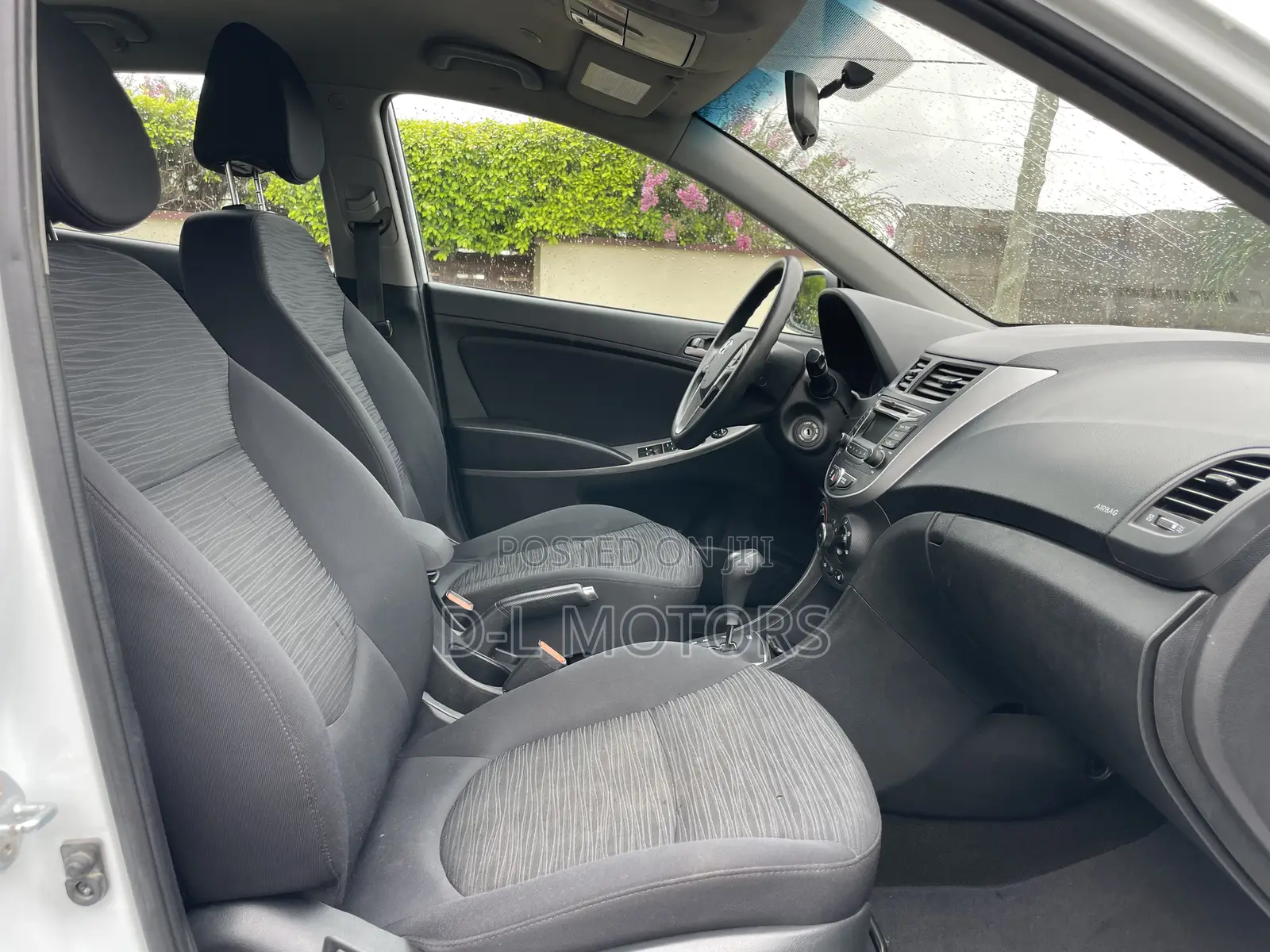 Hyundai Accent SE Hatchback 2017 White