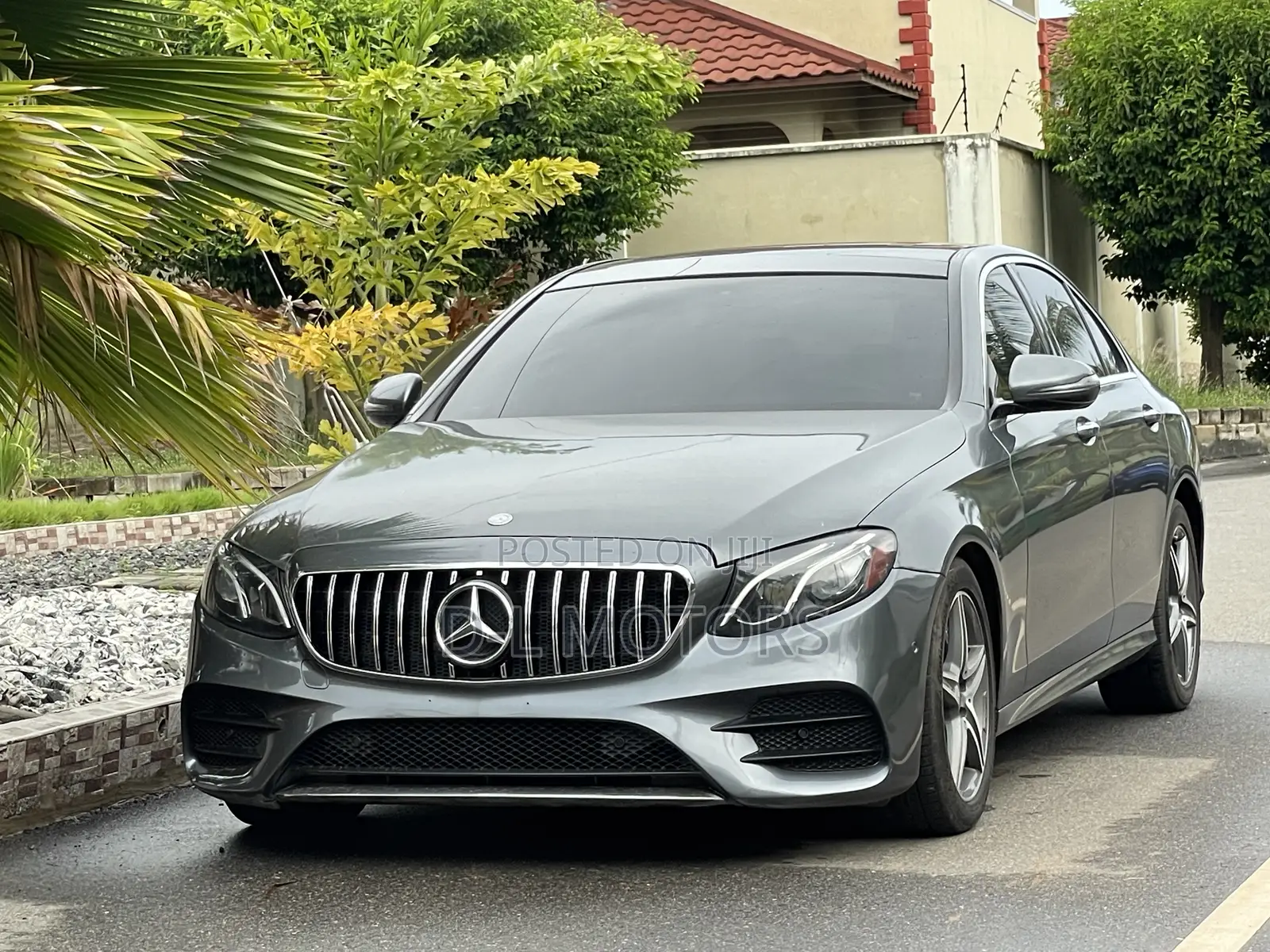 Mercedes-Benz E300 4Matic AWD Sedan (2.0L 4cyl 9A) 2017 Gray