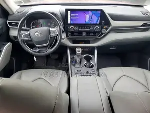 Toyota Highlander XLE AWD 2024 Red