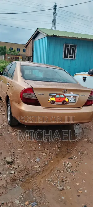 Toyota Camry LE 4dr Sedan (2.4L 4cyl 5M) 2002 Gold