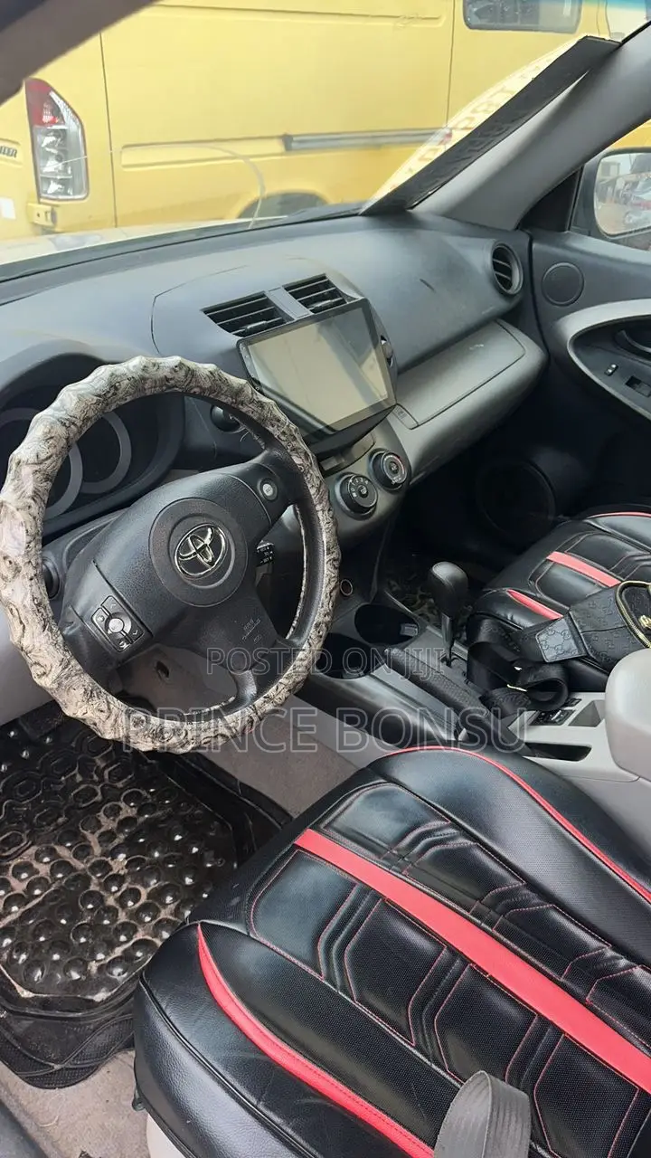 Toyota RAV4 2011 Silver