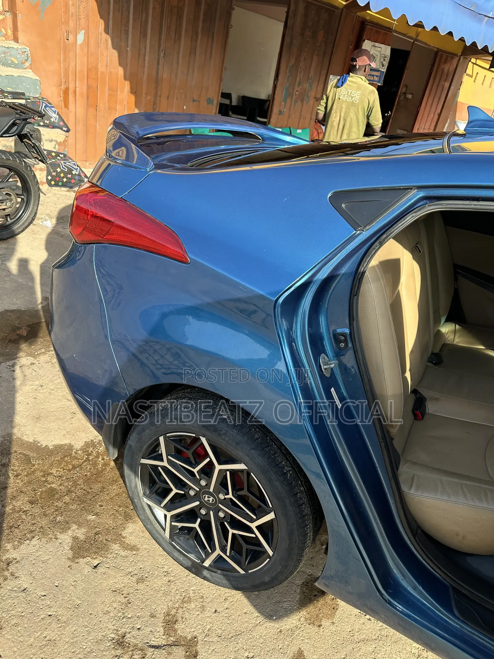 Hyundai Elantra Limited 4dr Sedan (1.8L 4cyl 6A) 2014 Blue