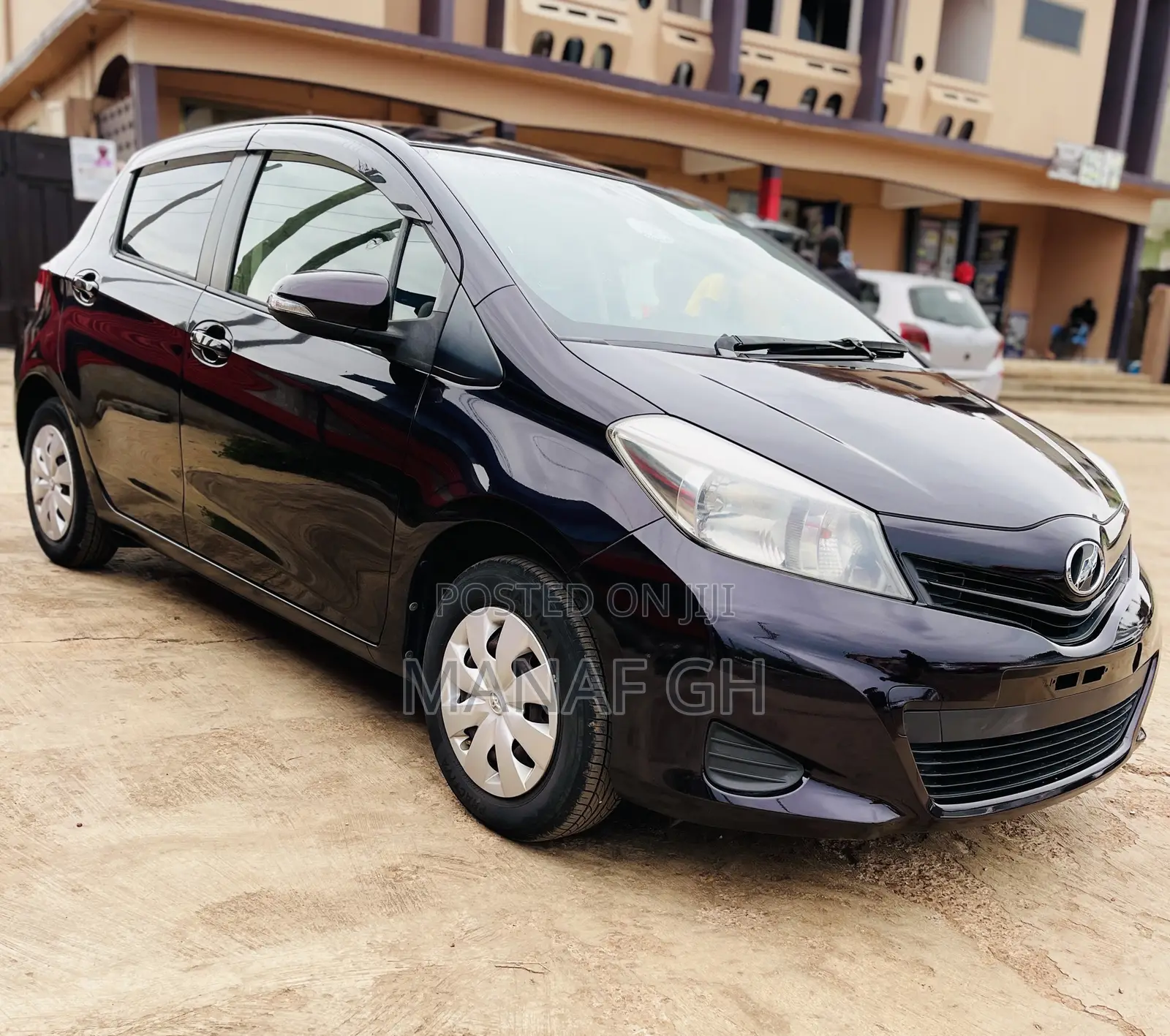 Toyota Vitz 1.3 AWD 3dr 2013 Burgundy